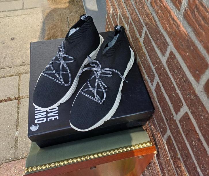 Dames sneakers Mt40 Moschino, Kleding | Dames, Schoenen, Nieuw, Sneakers, Zwart, Ophalen of Verzenden