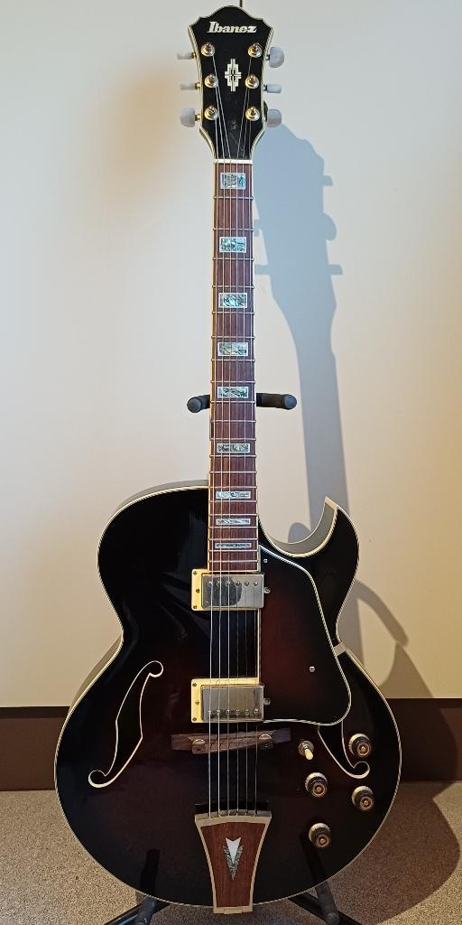 Ibanez AK95 DVS Jazzgitaar in nieuwstaat, Muziek en Instrumenten, Snaarinstrumenten | Gitaren | Elektrisch, Ibanez, Ophalen