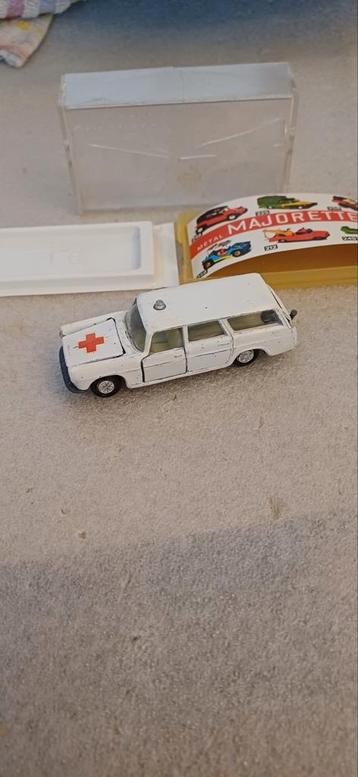 Majorette peugeot 404 ambulance 