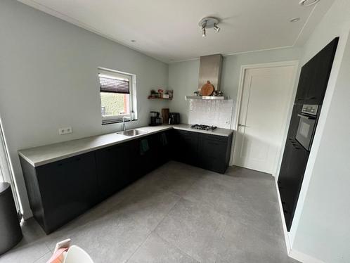 Mat zwarte hoekkeuken met keramiek werkblad GEDEMONTEERD, Huis en Inrichting, Keuken | Complete keukens, Zo goed als nieuw, Hoekkeuken