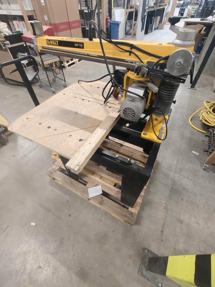 Scie radiale DEWALT DW729, Bricolage & Construction, Outillage | Scies mécaniques, Comme neuf, Scie à onglet, 1200 watts ou plus