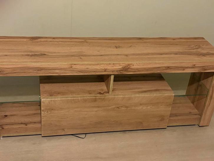 TV-meubel eik (140 cm) met LED, Huis en Inrichting, Kasten |Televisiemeubels, Zo goed als nieuw, Minder dan 100 cm, 100 tot 150 cm