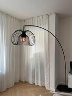 Zwarte staande lamp (Ikea Skaftet + Kalfront), Huis en Inrichting, Lampen | Vloerlampen, Ophalen, Zo goed als nieuw, Metaal, Past in elk interieur