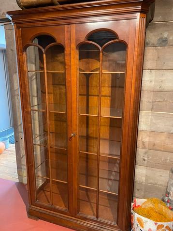 Kersenhout kastenset in perfecte staat beschikbaar voor biedingen