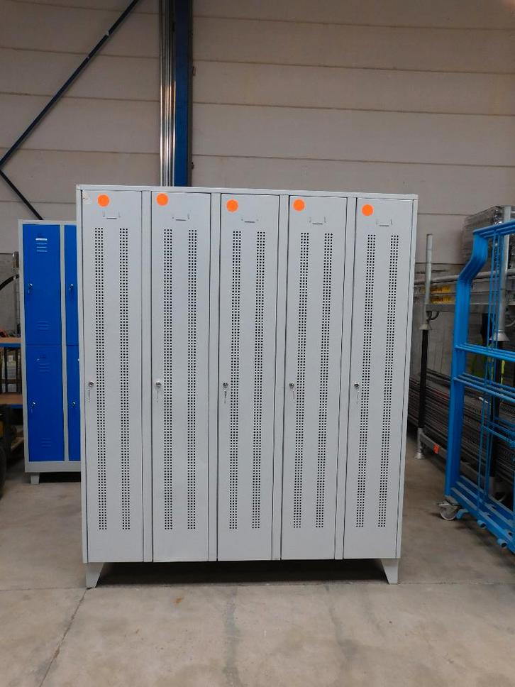 armoire à casiers - penderie - casier à 5 portes, Maison & Meubles, Armoires | Casiers, Utilisé, Enlèvement ou Envoi