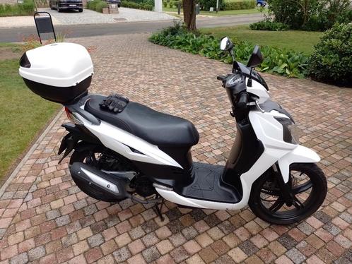 SYM scooter 125 AZ12W Symphony Wit met helm-topkoffer, Vélos & Vélomoteurs, Scooters | SYM, Utilisé, Autres modèles, Essence, Enlèvement