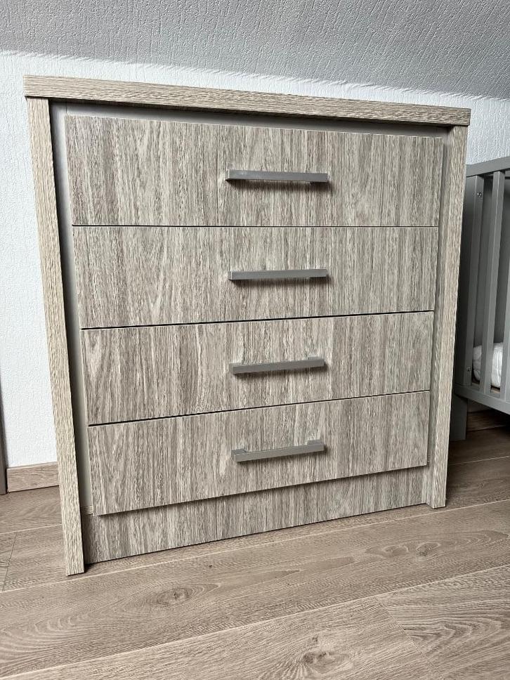 Nachttafel en Commode, Kinderen en Baby's, Kinderkamer | Commodes en Kasten, Zo goed als nieuw, Commode, Ophalen