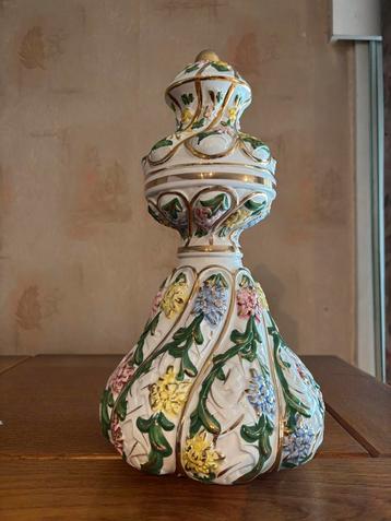 Decoratieve Italiaanse vaas beschikbaar voor biedingen