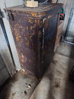 Ijzeren antieke kluis, Enlèvement