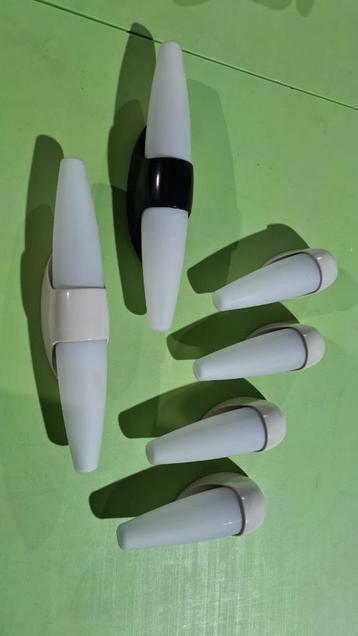 lampen Bo / Niko, bakeliet en mat opaline glas beschikbaar voor biedingen