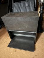 Kippenvoederbak, Enlèvement