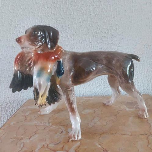 Vintage porseleinen jachthond van Iris Cluj Napoca, Antiek en Kunst, Antiek | Porselein, Ophalen of Verzenden