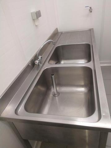 Inox pompbak beschikbaar voor biedingen