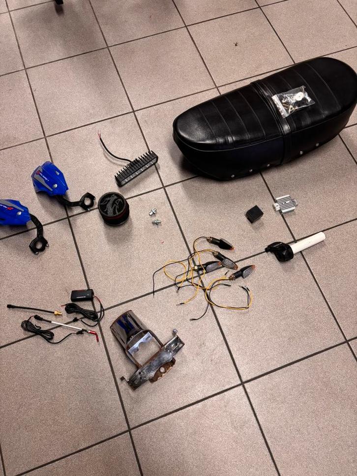 Onderdelen brommer (zie beschrijving), Fietsen en Brommers, Brommers | Honda, Zo goed als nieuw, Ophalen