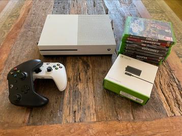 Xbox One + 2 draadloze controllers + oplaadset + games beschikbaar voor biedingen