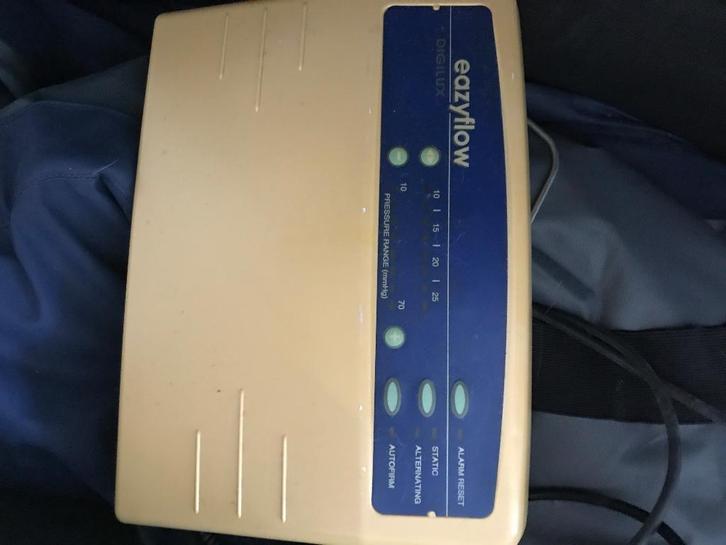 Antidecubitus alternerend matras met pomp, Diversen, Verpleegmiddelen, Zo goed als nieuw, Ophalen