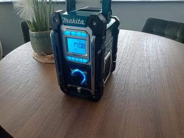 Makita bouwradio met bluetooth. beschikbaar voor biedingen