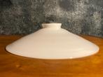 OUDE CONISCHE BOEREN LAMP IN MELKGLAS. PERFECTE STAAT., Ophalen of Verzenden