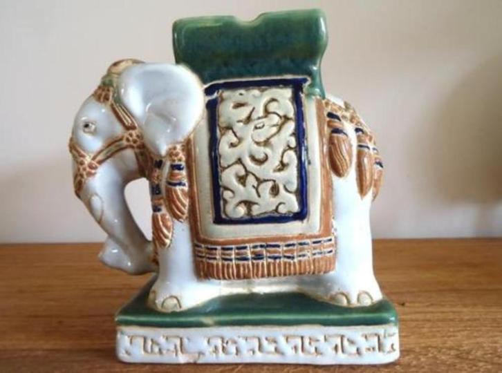 Azië: vintage handmade olifant, keramiek. Plantenstaandertje, Antiek en Kunst, Kunst | Niet-Westerse kunst, Ophalen of Verzenden
