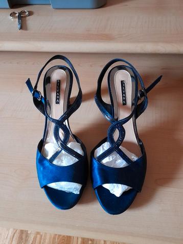 Sandalen met hoge hak. Geen oplichterij of koerierdiensten!! beschikbaar voor biedingen