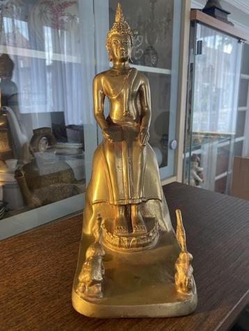 Bronze standbeeld van Luang Pho To beschikbaar voor biedingen