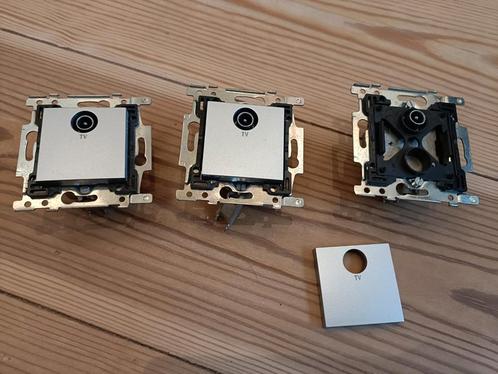 3 coax modules 170-09120 Niko, Doe-het-zelf en Bouw, Elektriciteit en Kabels, Zo goed als nieuw, Ophalen of Verzenden