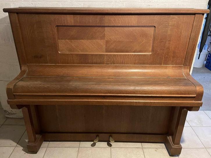 Staande piano (uit de toon) — ideaal voor decoratie of resta, Muziek en Instrumenten, Piano's, Gebruikt, Piano, Bruin, Ophalen