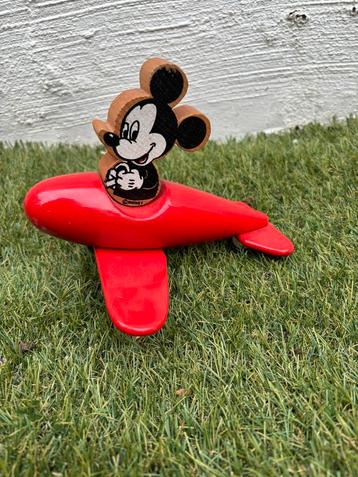 Statue vintage en bois Mickey Mouse dans un avion - Vilac, Enlèvement ou Envoi, Mickey Mouse, Comme neuf, Statue ou Figurine