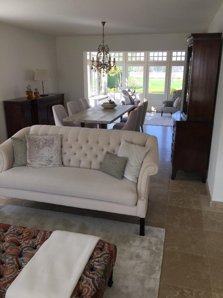 Twee sofa’s Judeco beige velourskatoen gecapitonneerd, 100 à 125 cm, Comme neuf, Enlèvement, Klassiek landelijk