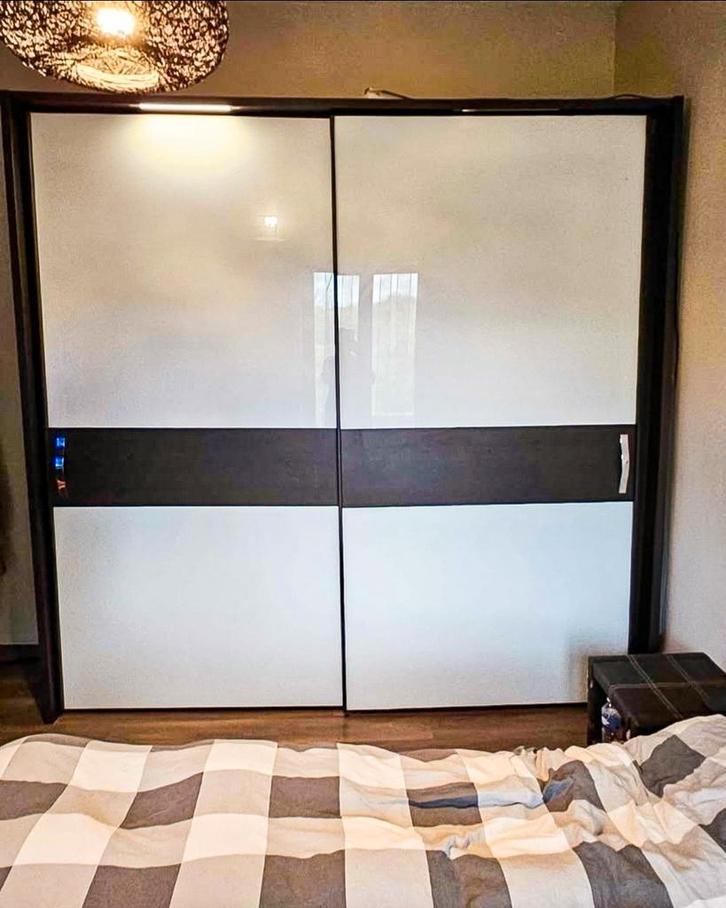 Kleerkast van glas en hout met LED, Huis en Inrichting, Kasten | Kleerkasten, Zo goed als nieuw, Glas, Ophalen