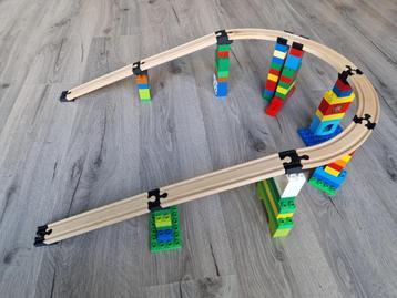 Connectors om Duplo te combineren met de houten treinbaan beschikbaar voor biedingen