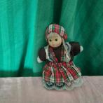 Popje in Schotse klederdracht (12cm groot), Verzamelen, Ophalen, Gebruikt, Pop