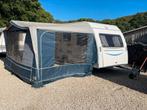 Nette caravan Burstner Premio 435 TS met voortent, rondzit, Caravans en Kamperen, Bedrijf, Rondzit, Koelkast