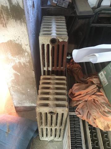 oude radiatoren (2 gietijzer en 12 plaatstalen) 10€/stuk