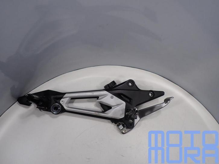 Voetsteun rechts voor de Kawasaki Z800 2012 - 2016 Z 800 rec, Motoren, Onderdelen | Kawasaki, Gebruikt, Ophalen of Verzenden