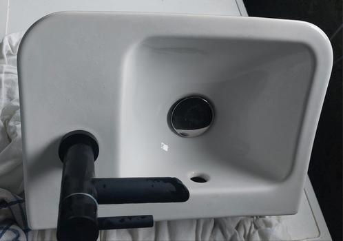 Villeroy & Boch Wastafel met Zwarte Kraan - Modern & Compact, Doe-het-zelf en Bouw, Sanitair, Kraan, Ophalen
