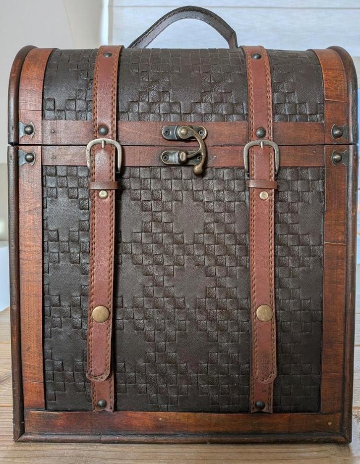 Mooie decoratieve houten wijnkoffer in vintage-stijl, Huis en Inrichting, Woonaccessoires | Wijnrekken, Zo goed als nieuw, Minder dan 50 cm