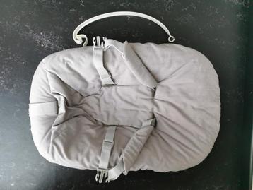 Stokke tripp Trapp newborn set Grey en speelboog, Kinderen en Baby's, Kinderstoelen, Ophalen, Zo goed als nieuw