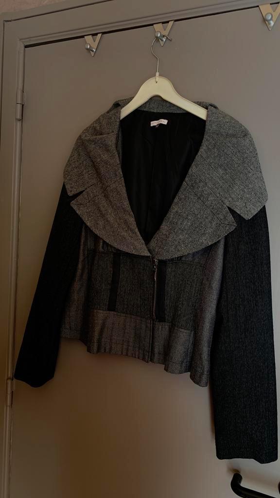 Damesjas met grote kraag maat 46, Kleding | Dames, Jasjes, Kostuums en Pakken, Zo goed als nieuw, Maat 46/48 (XL) of groter, Zwart