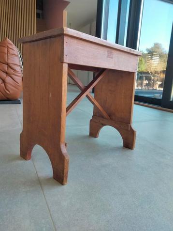 Vintage Brutalist naïef krukje stool tabouret hout beschikbaar voor biedingen