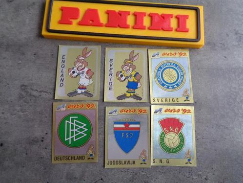 PANINI VOETBAL STICKERS EURO 92 EK EMBLEMEN 6X BADGES nieu, Hobby en Vrije tijd, Stickers en Plaatjes, Ophalen of Verzenden