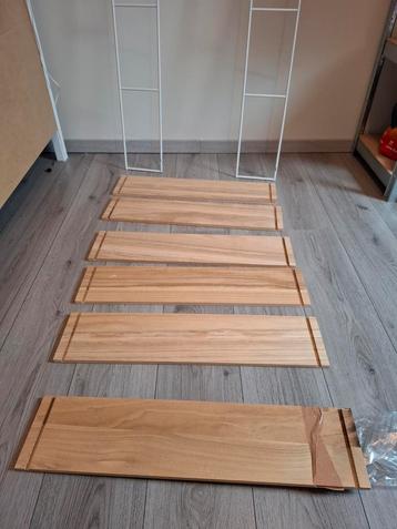 Kast Sostrene Grene - open hangkast met houten planken beschikbaar voor biedingen