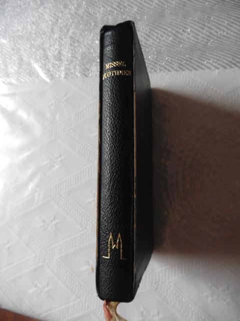 „Missaal van elke dag” - Maredsous, Antiek en Kunst, Antiek | Religieuze voorwerpen, Ophalen of Verzenden