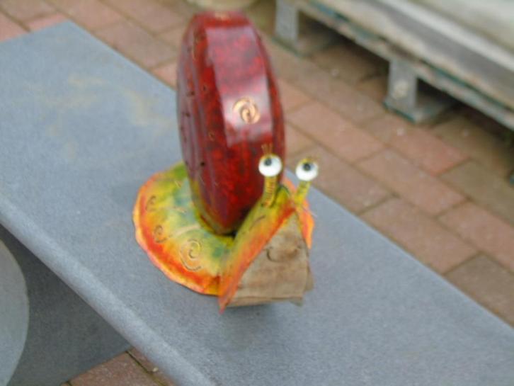 Standbeeld van een slak in smeedijzeren kleuren., Tuin en Terras, Tuinbeelden, Nieuw, Dierenbeeld, Metaal, Ophalen