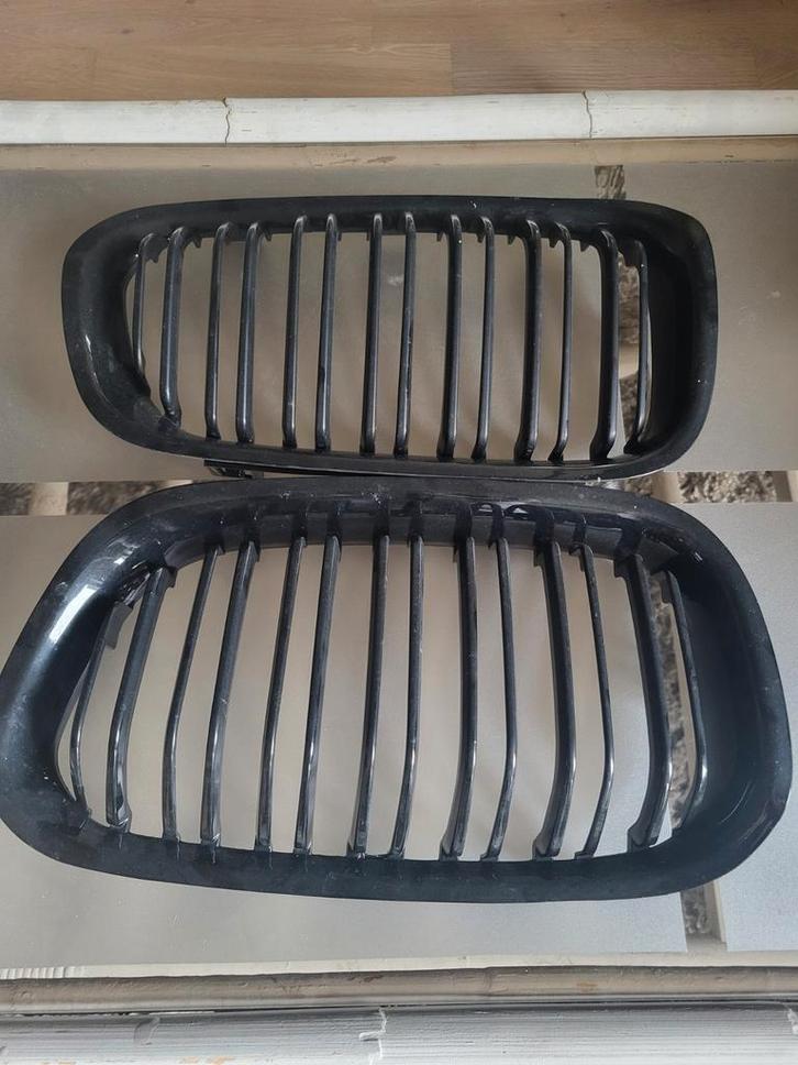BMW 1 Serie F20 F21 grill glanzend zwart

In perfecte staat), Auto-onderdelen, Klein materiaal, BMW, Ophalen of Verzenden