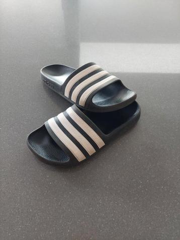 Tongs Adidas - Taille 32