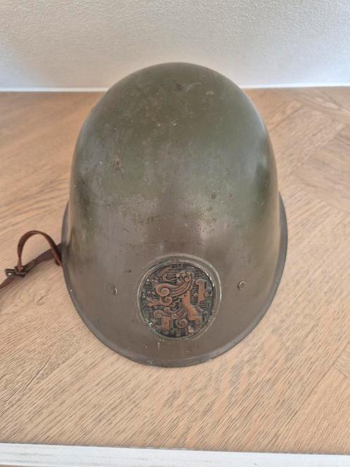 Nederlandse M34 helm met embleem – uit erfenis, Verzamelen, Militaria | Tweede Wereldoorlog, Ophalen of Verzenden