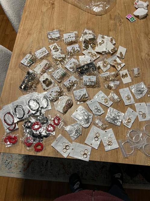Totaal uitverkoop sieraden, Handtassen en Accessoires, Oorbellen, Nieuw, Ophalen of Verzenden