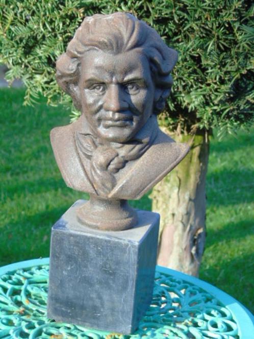 beeld, buste BEETHOVEN gietijzer roestig brons op marmer, Tuin en Terras, Tuinbeelden, Zo goed als nieuw, Overige typen, Metaal