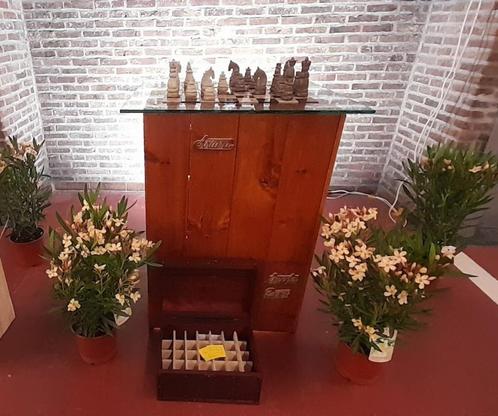 Uniek zelfgemaakt schaakspel klei, glas en hout, met kist, Hobby en Vrije tijd, Gezelschapsspellen | Bordspellen, Nieuw, Ophalen